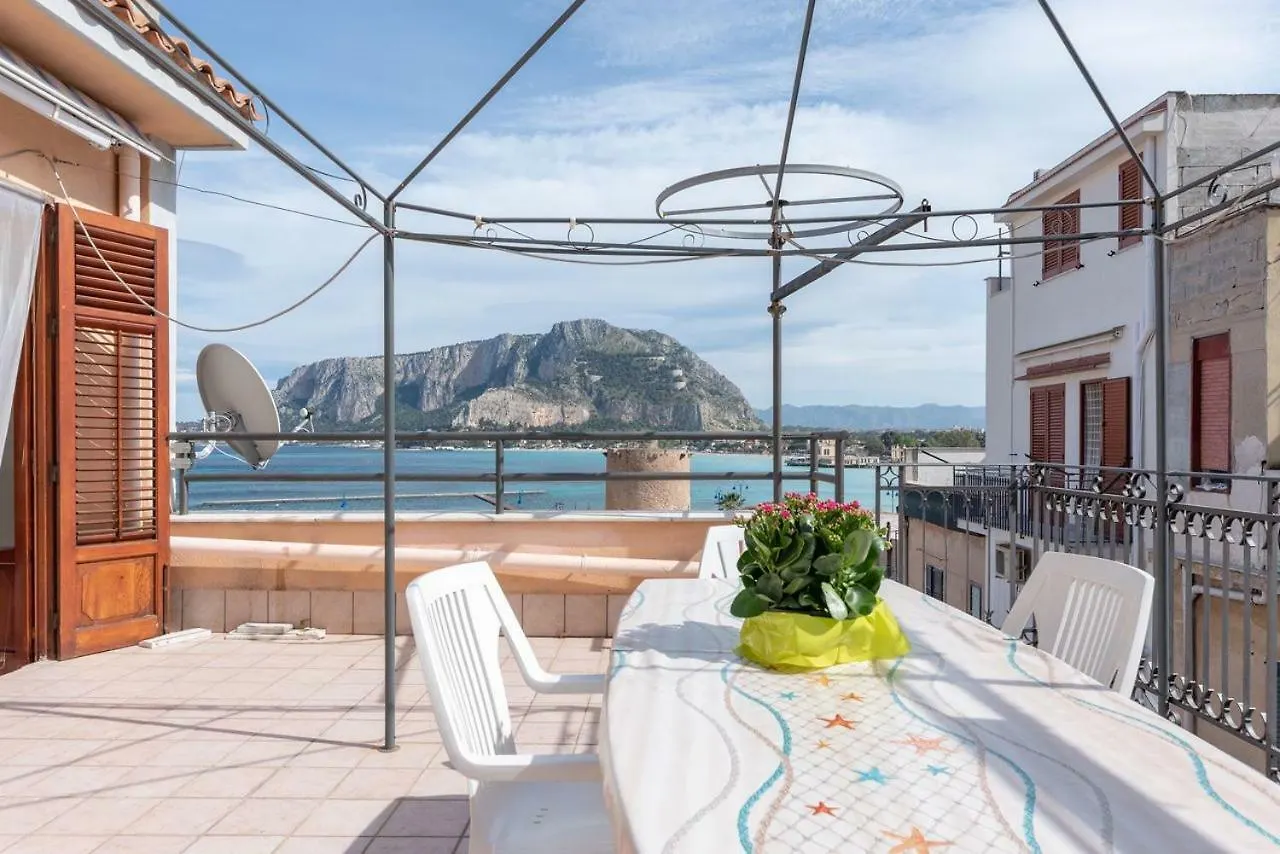 Apartment Ferienwohnung La Terrazza Sul Mare Casa Vacanze Mondello Italien